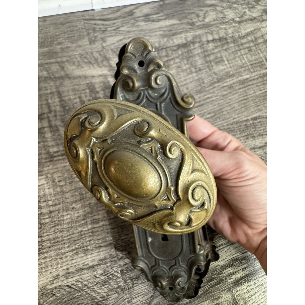 Antique Bronze Meridian Yale & Towne Oval Door Knob Set Salvage Neoclassicical - Picture 5 of 16